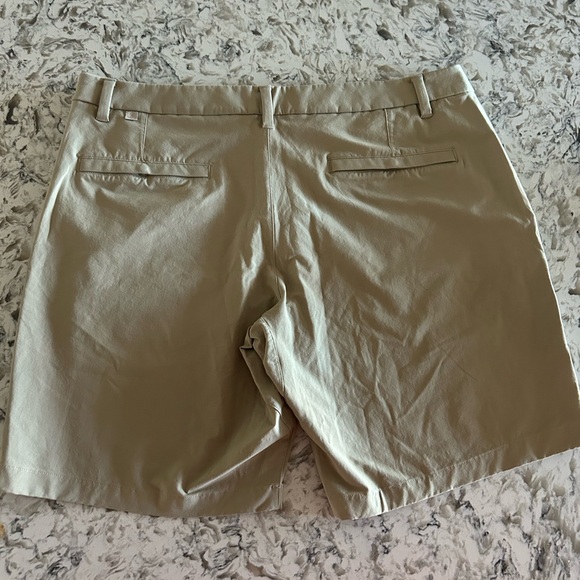 Lululemon Commission men’s shorts - Picture 2 of 4